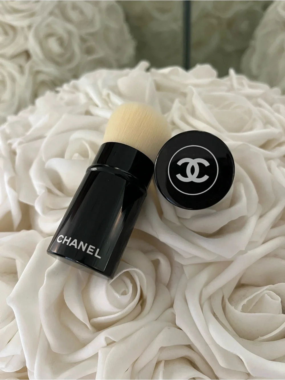 CHANEL Black & Gold Retractable Kabuki Brush